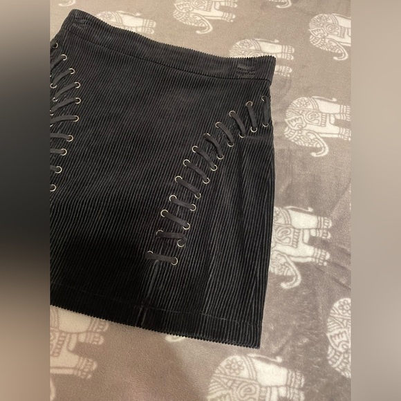 F21‎ SMALL Corduroy Baseball Stitch Lace up Black Mini skirt - Picture 11 of 17